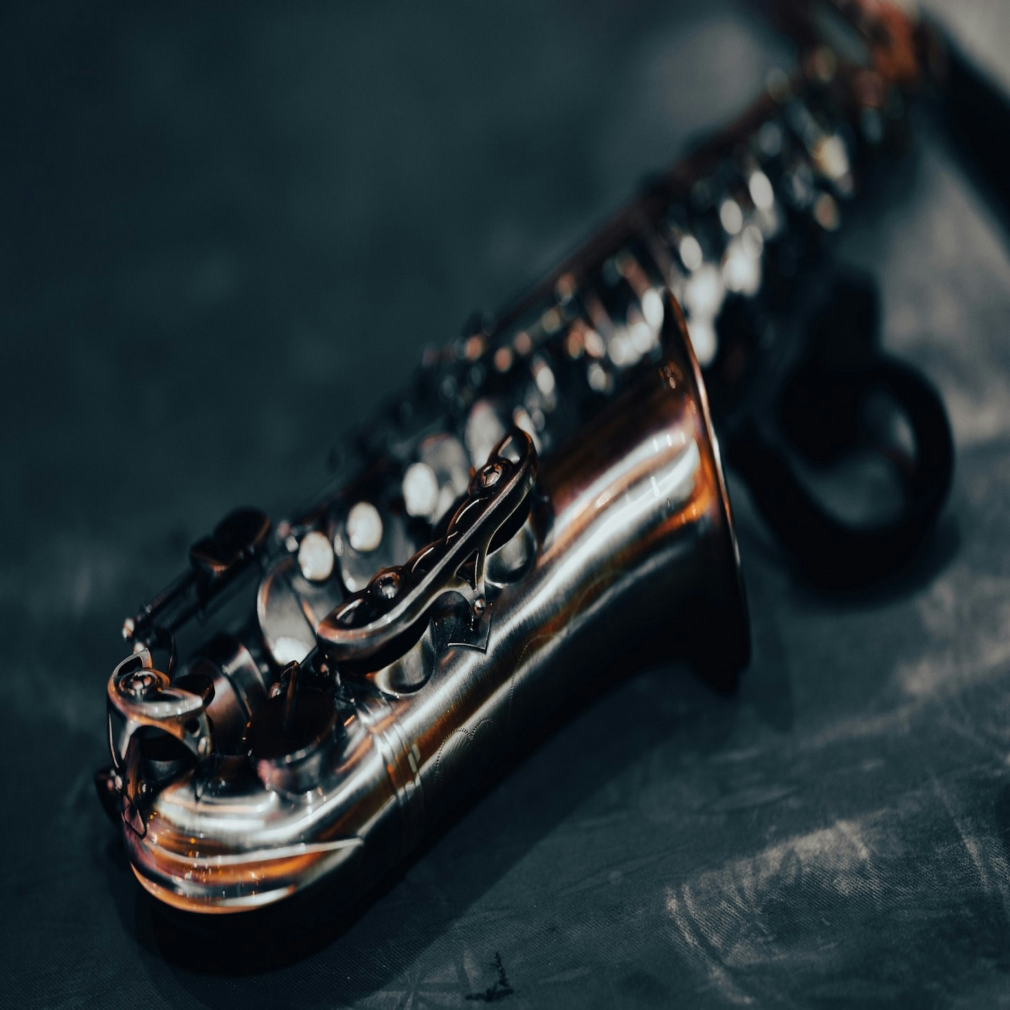 Sombre Saxophone